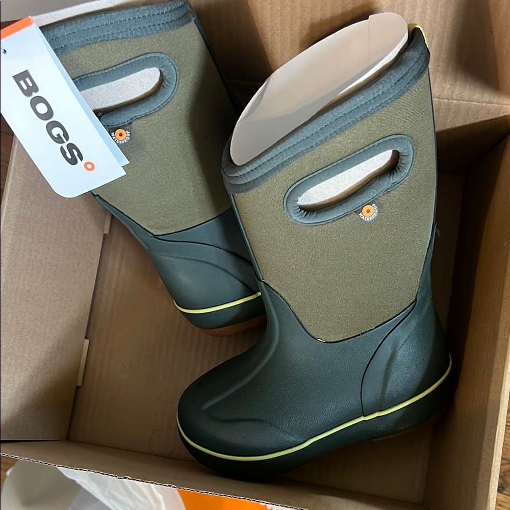BOGS Kids Green Insulated Boots size 11